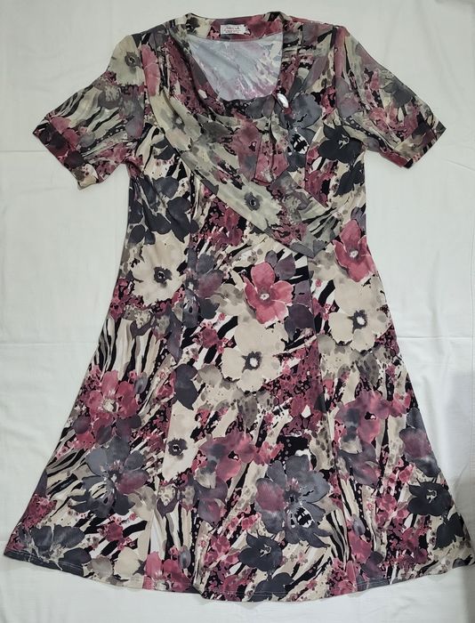 Elegancka sukienka w kwiaty