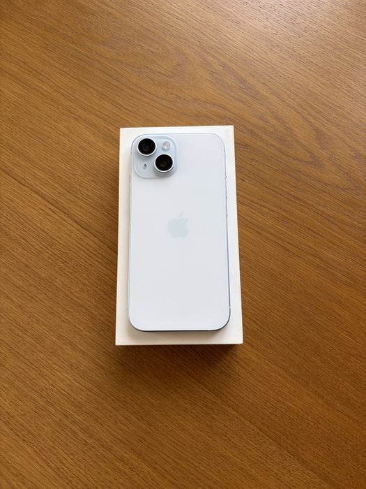 Apple iPhone 15 128 GB | Bardzo zadbany + 13 etui w zestawie