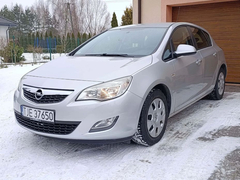 Opel Astra Opel Astra J 2010 hatchback 5D 1.6 benzyna 115KM