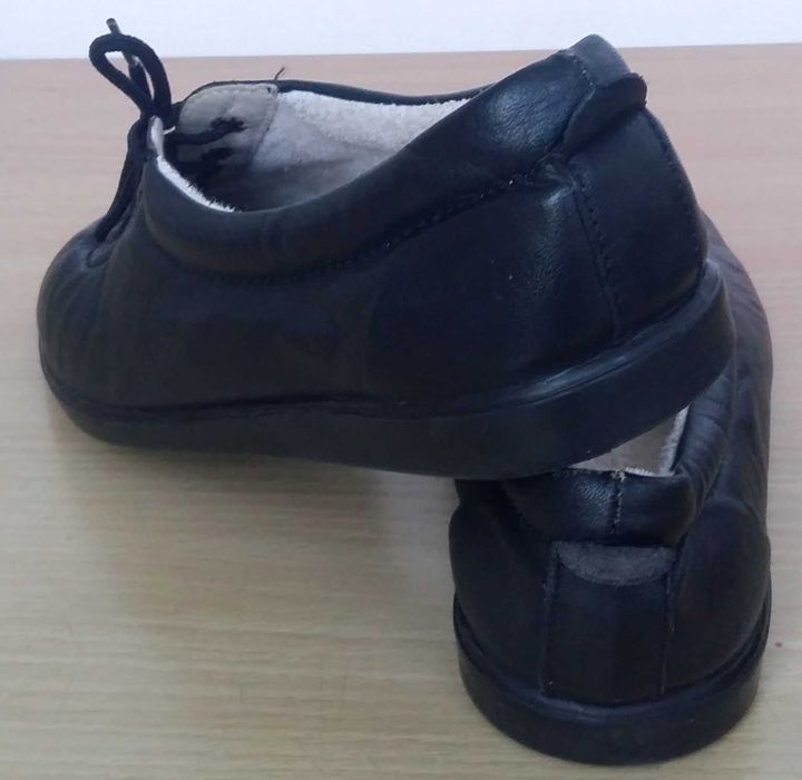 Buty baleriny wiązane czółenka skóra naturalna czarne SOFTIES 38