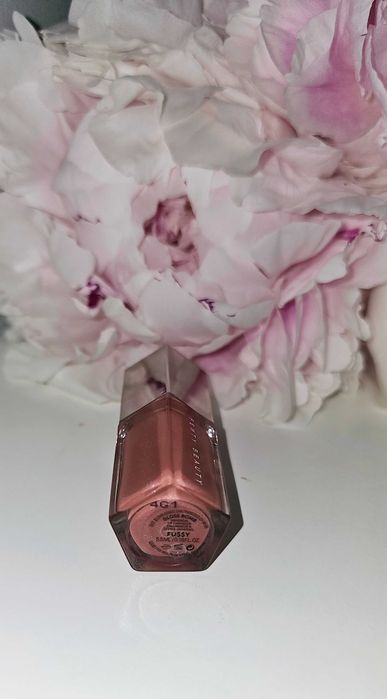 Błyszczyk do ust Fenty Beauty Fussy