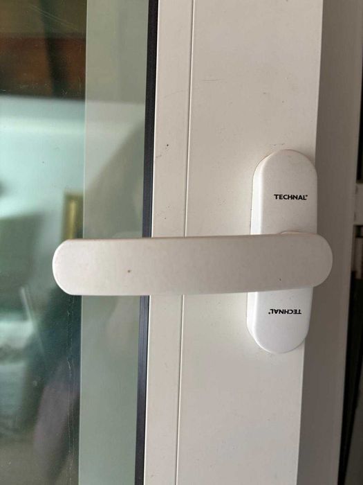 Portas e janelas de vidro duplo e corte termico da TECHNAL branco mate