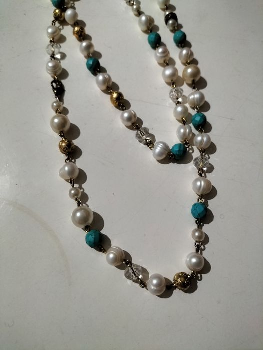 Colar de pérolas de água doce e outros