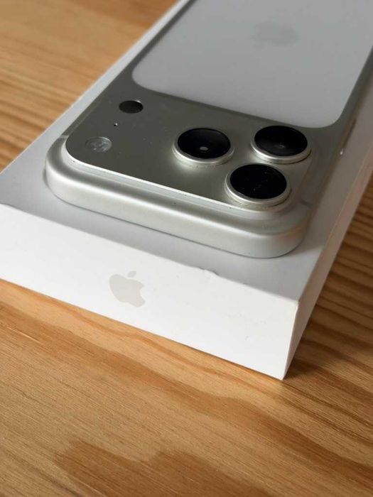 iPhone 17 Pro 256GB Prateado Como Novo, Bateria 92%, Caixa Completa