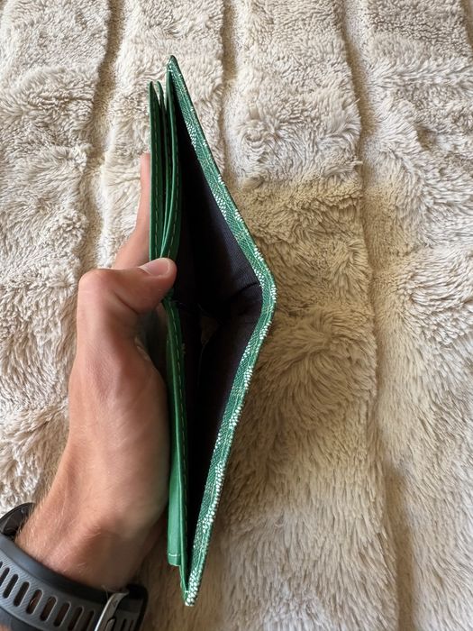Zielony portfel goyard
