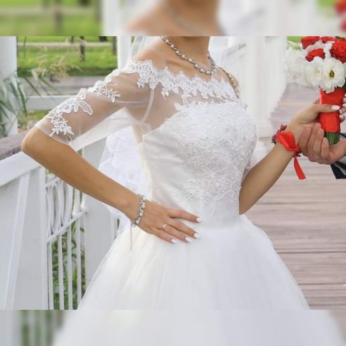 Продам свадебное платье (размер 42-44)