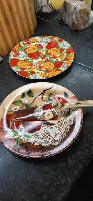 Продам тортовницу