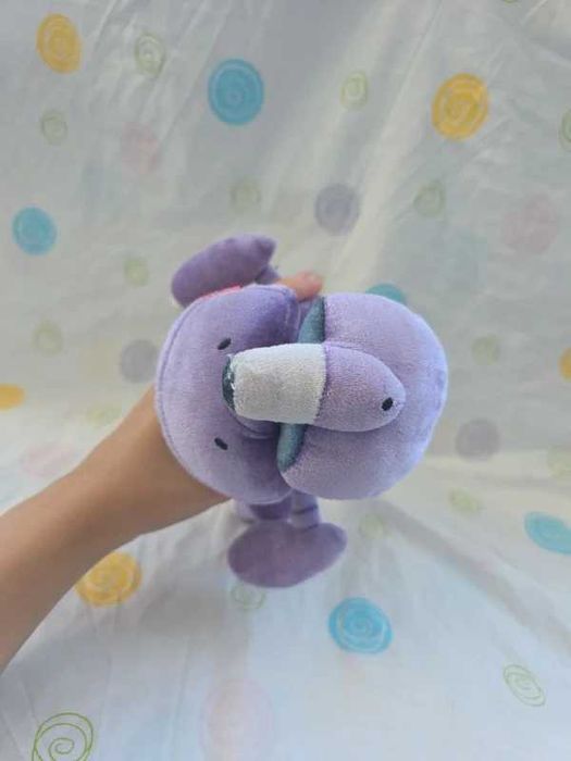 Pokémon peluche do pokémon Genesect da marca tomy