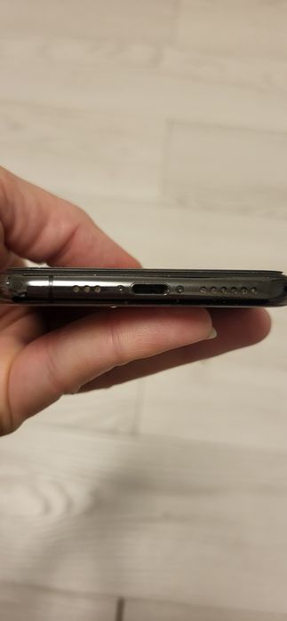 Телефон IPhone XS