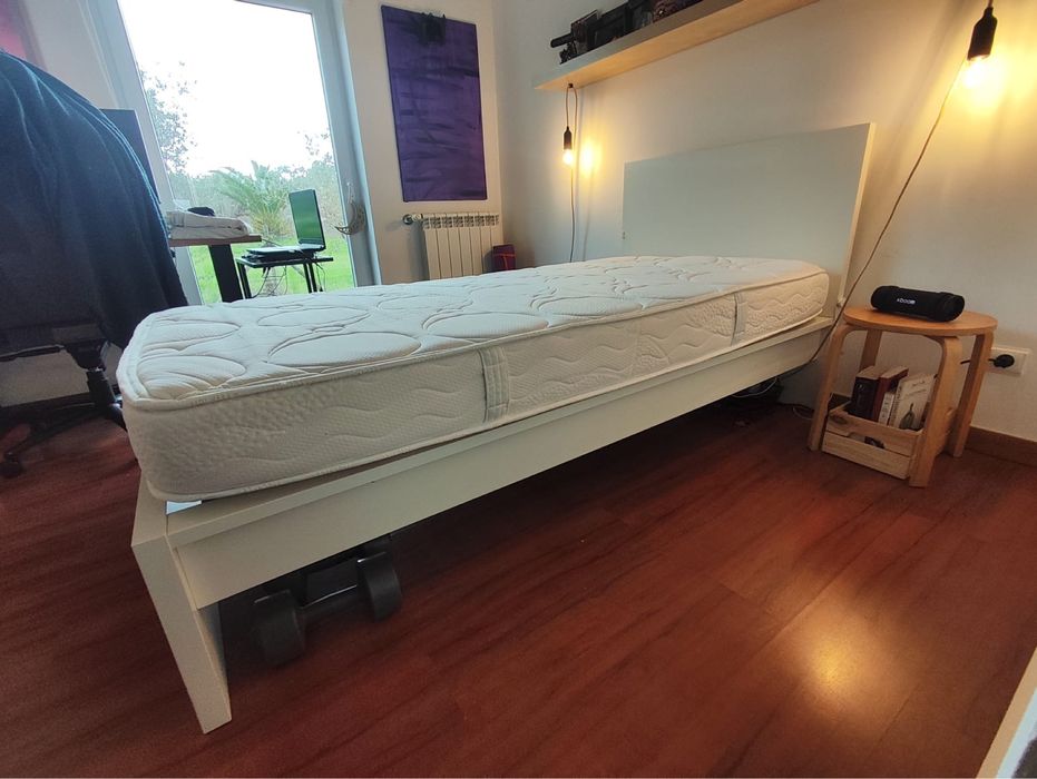 Cama Malm Ikea + estrado Lonset Ikea + colchão Molaflex