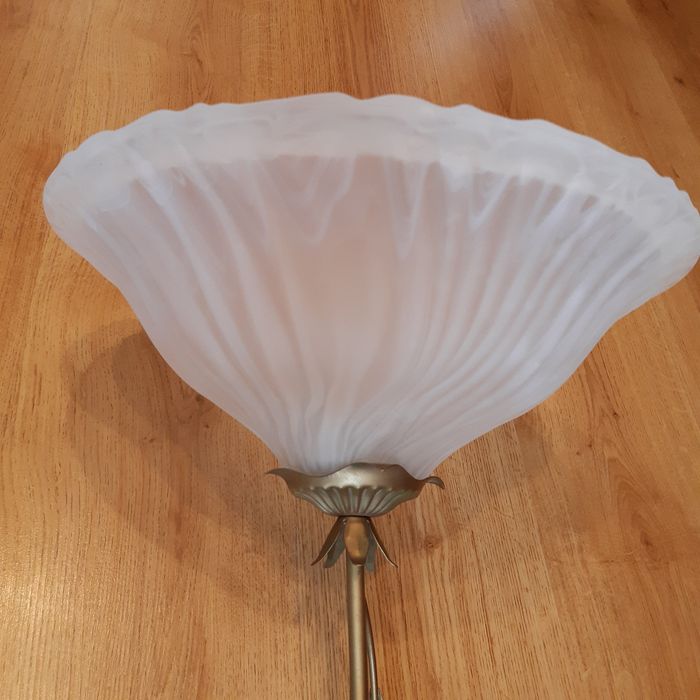 Żyrandol na jedną żarówkę