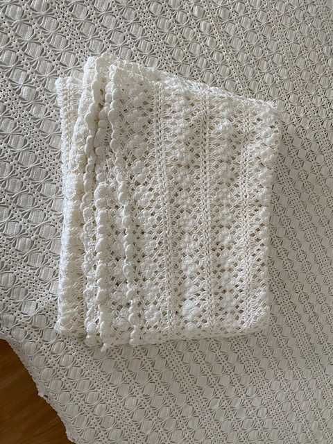 Colcha de renda feita à mão