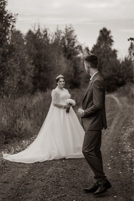 Продам Дуже Гарну Весільну сукню