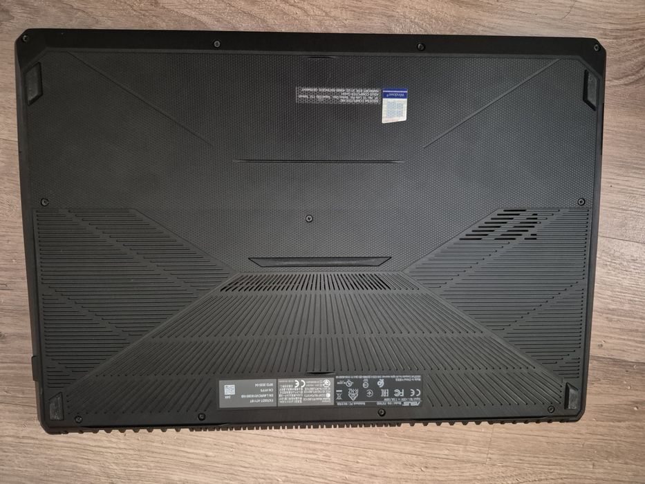 ASUS TUF Gaming FX705D – 17,3", GTX 1650, Ryzen 5, SSD, 8 GB RAM