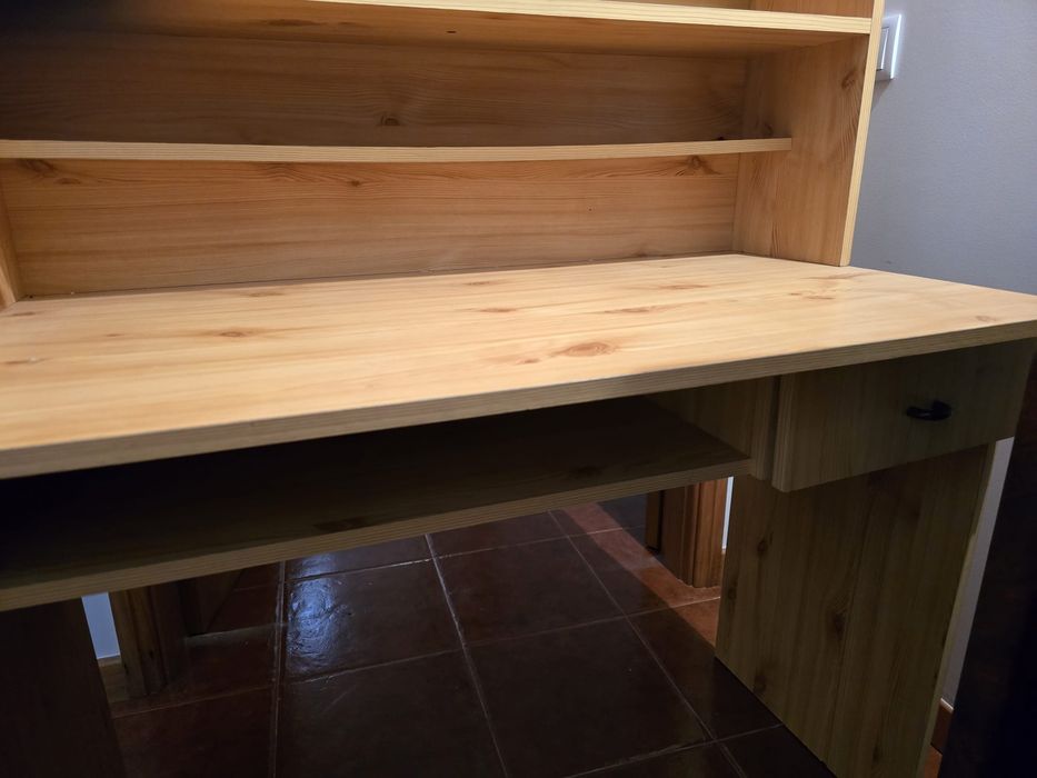 Secretária de quarto