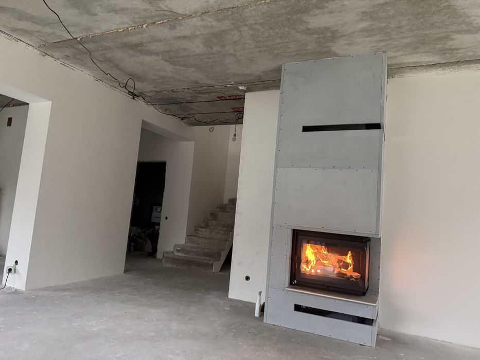 Будинок біля лісу