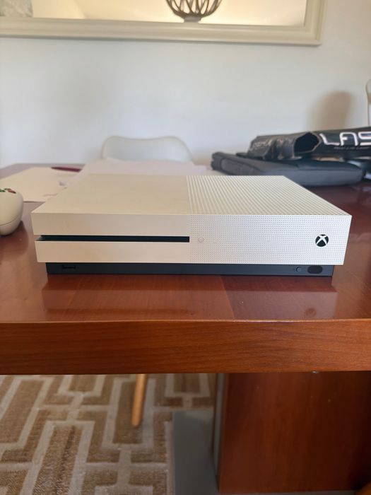 Consola Xbox One S Branca + 2 Comandos Originais (Excelente Estado)