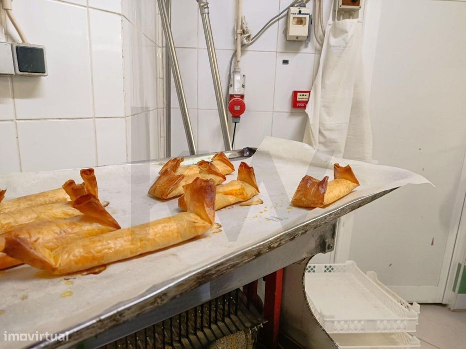 Pastelaria e Padaria com fabrico próprio, para trespasse, em Esgueira,