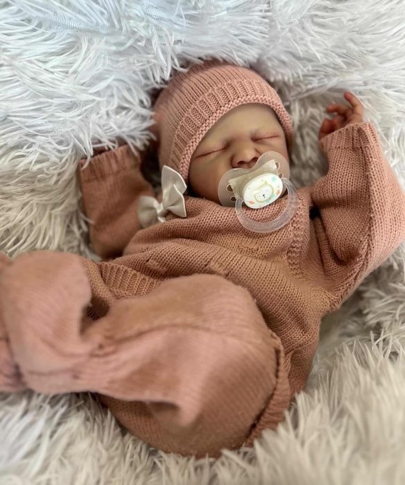 Bebé reborn disponível