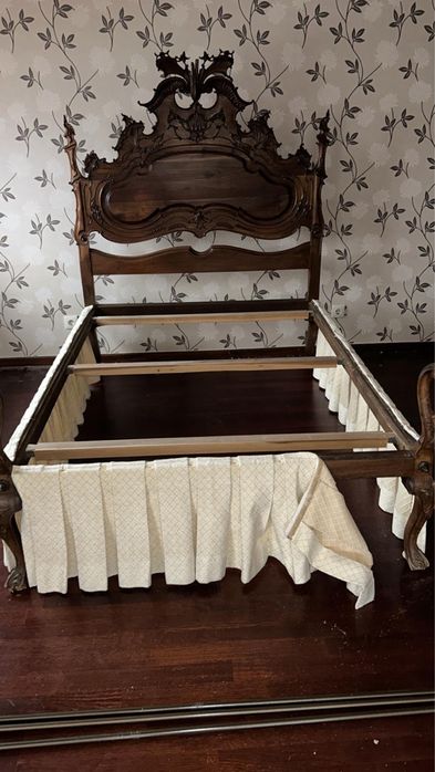 Cama de madeira vintage