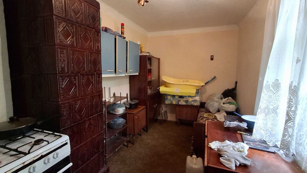 Продається будинок в с.Угринів, 78 м2, ділянка 11,5 соток. Світло газ асфальт будинки