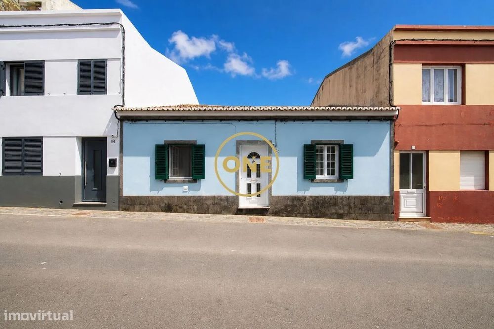 Moradia com Quintal no Coração de Ponta Delgada