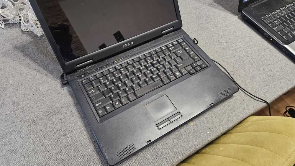 Laptop Aristo Smart 350V sprawny wraz z ładowarką