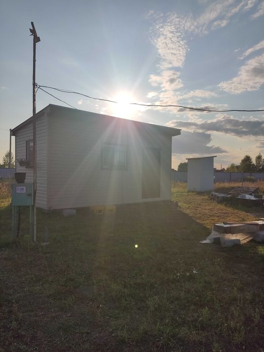 Продам ділянку в Рожнах с будівлями та комунікаціями.