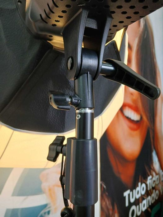 Luz Nova e Profissional 120 W com Globo, Tripé e Comando