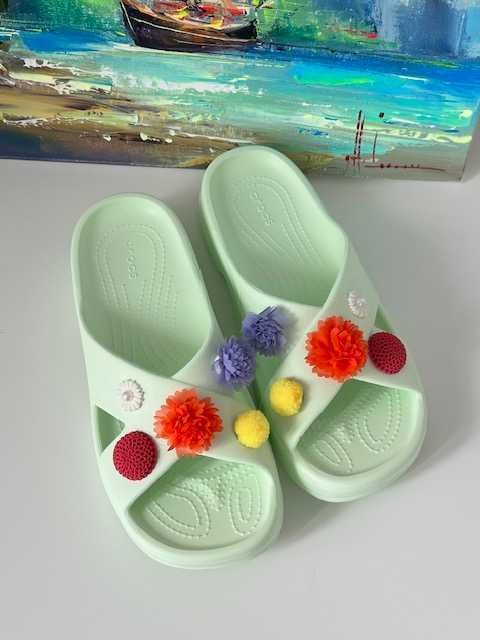 Шльопанці Crocs Classic Wildflower Cross Strap, W8