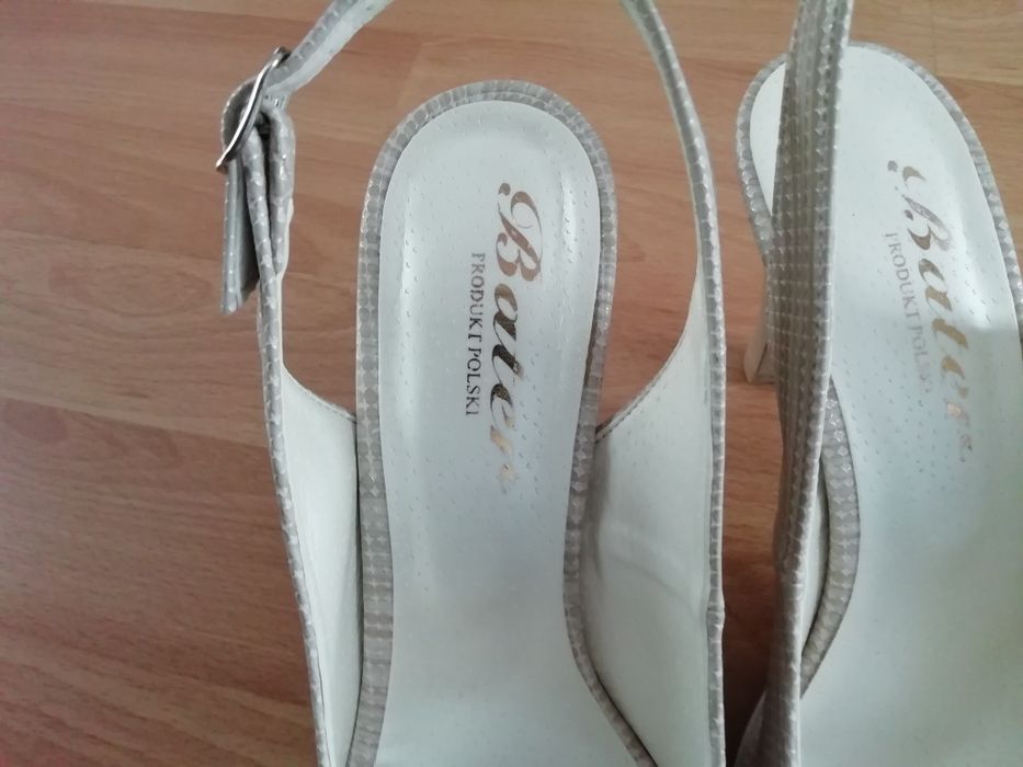 Sandaly rozm,. 40. Nowe