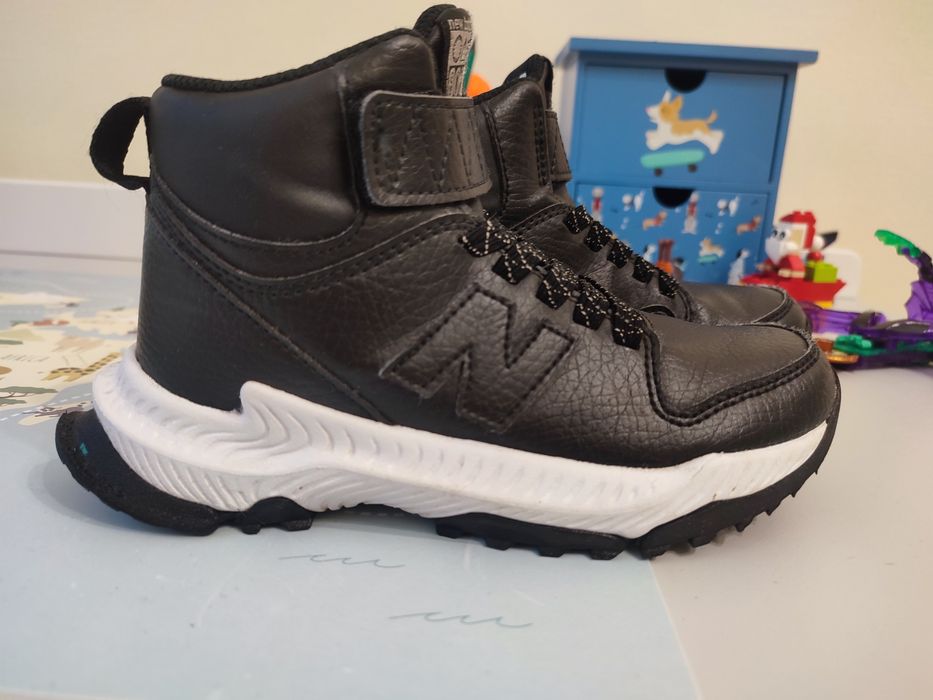 Демісезонні черевики New Balance 800 , розмір 30,5