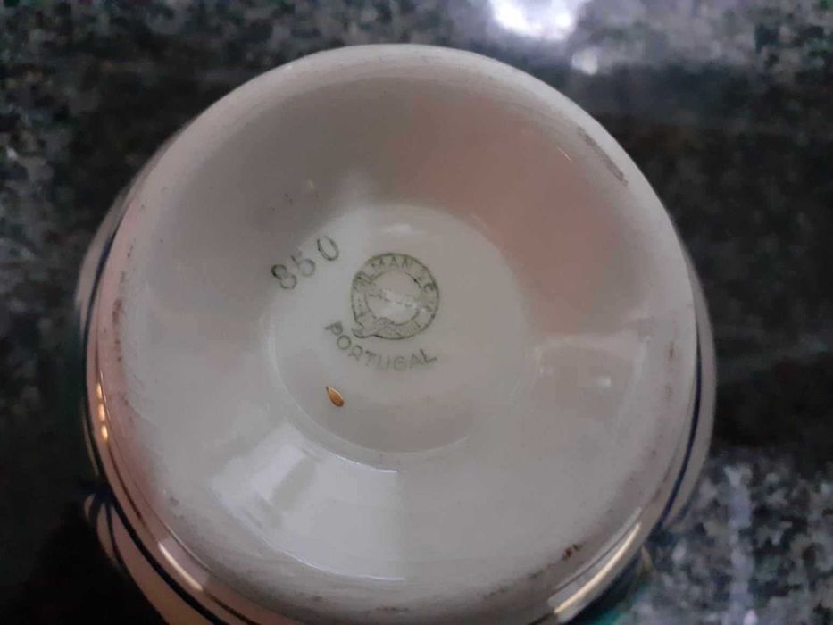 Vendo 2 Tigelas pequenas muito antigas para desocupar.