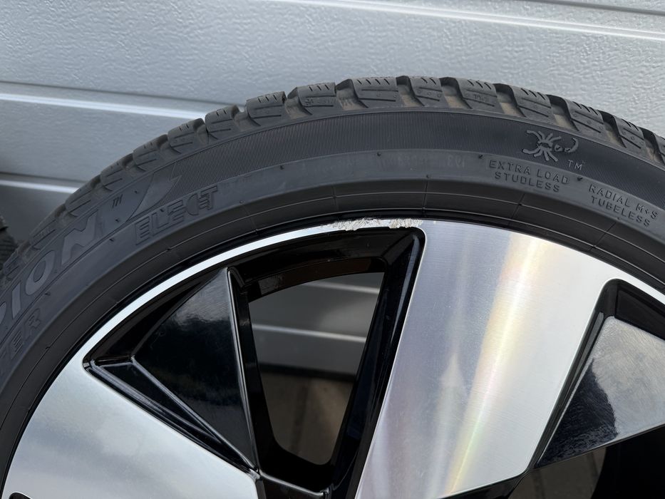 Koła zimowe 20” Volvo XC40 235/45/20-255/40/20 Pirelli 2022R
