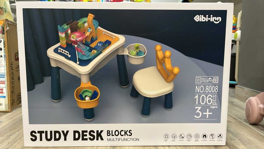 Столик з конструктором стіл стілець, дошка для малювання