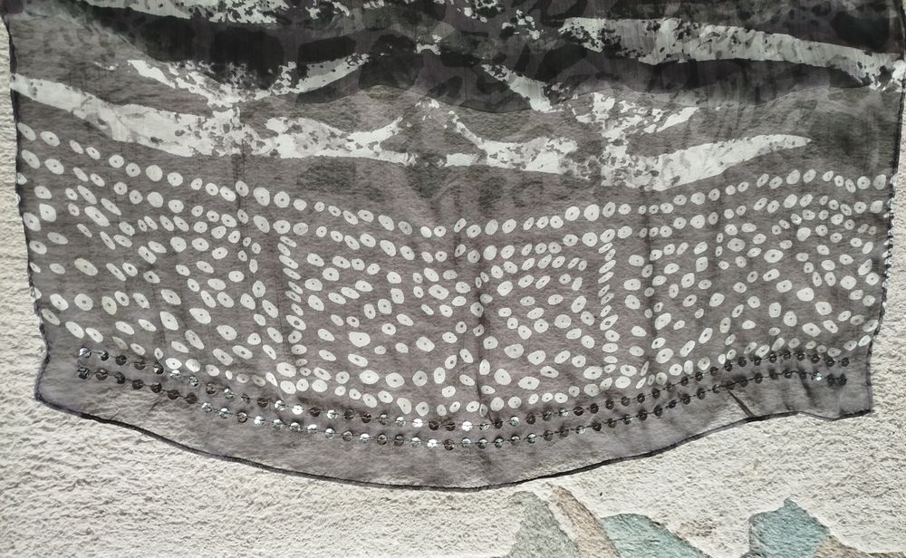 Delikatny damski szal 180x59cm Nowe