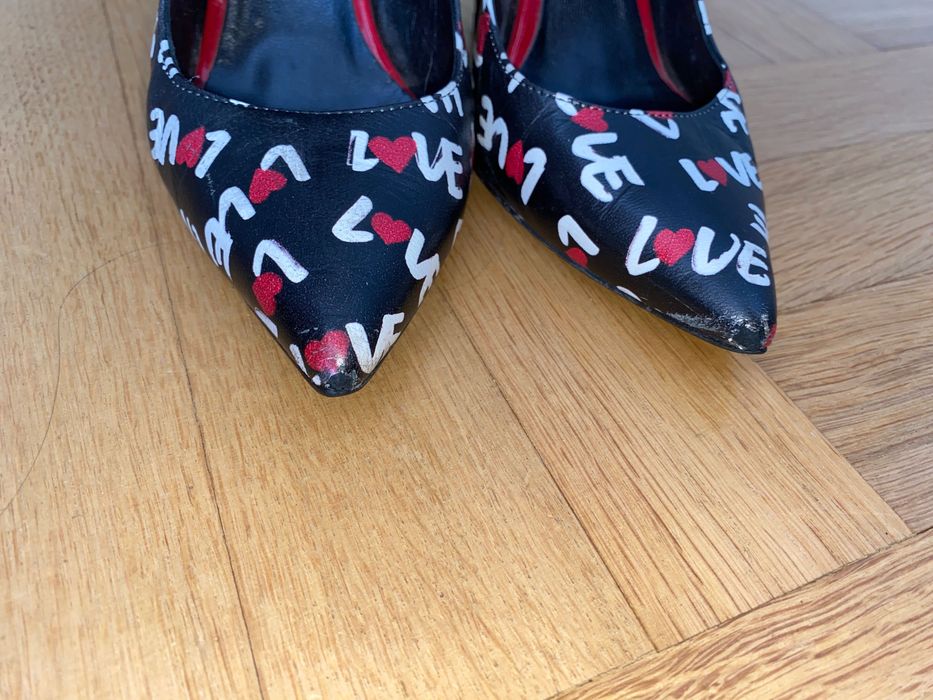 37 mega szpilki Moschino Love