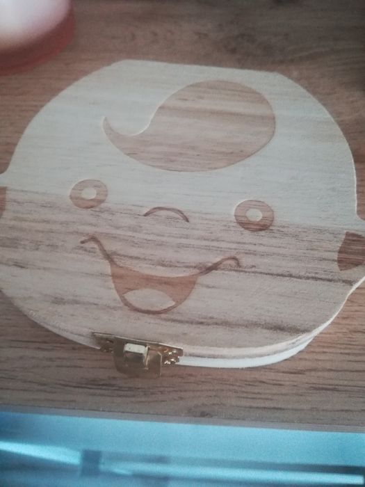 Drewniane pudełko na ząbki dziecka, pępowinę