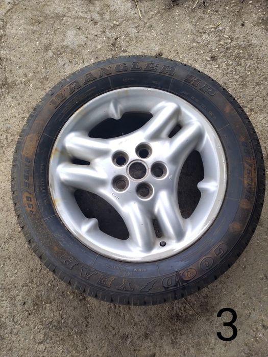 Varios conjuntos de jantes para carros, jipes e carros