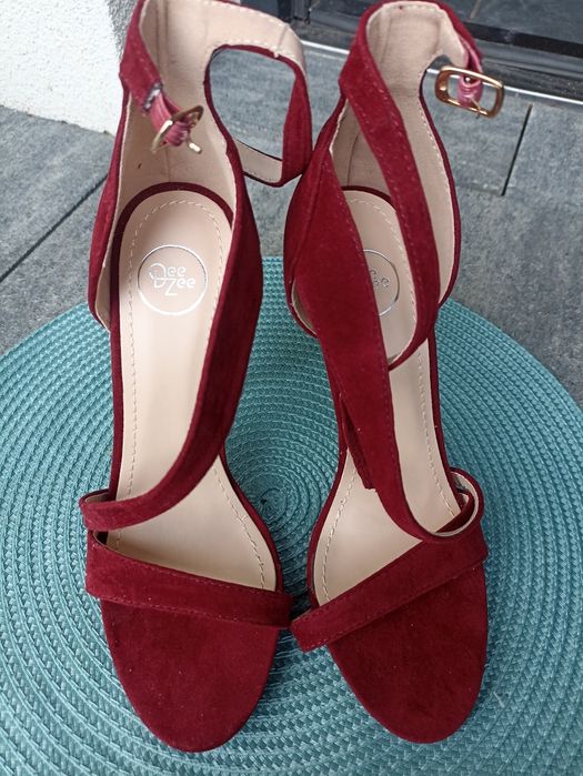 Sandałki na obcasie