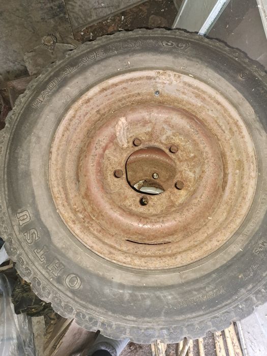 Продам комплек гуми r14 на волгу