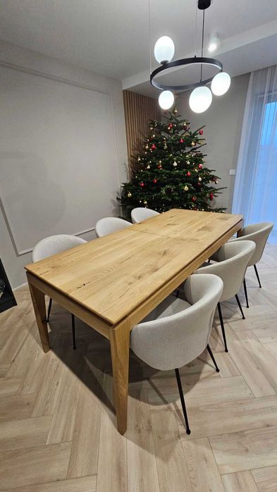 Duży stół dębowy rozkładany do jadalni