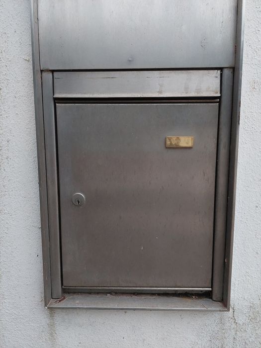 Video porteiro, caixa de correio aço e 2 ecrán