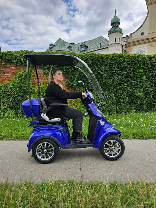 FASTI 4: Elektryczny 4kołowiec z dachem nad głową dla seniora