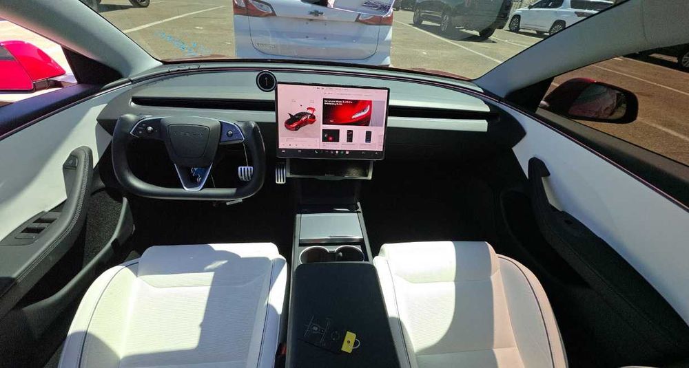 Tesla Model 3 Performance нового покоління Highland (2026 рік).
