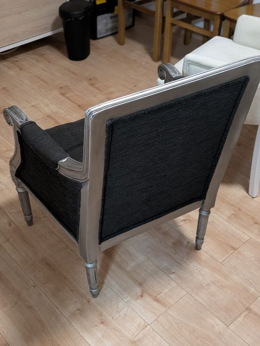Cadeirão Preto e Prateado - 65cm x 65cm x 85cm - Coimbra