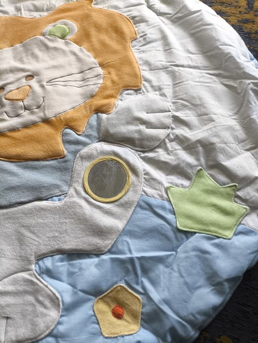 Tapete de atividades de leão para bebé