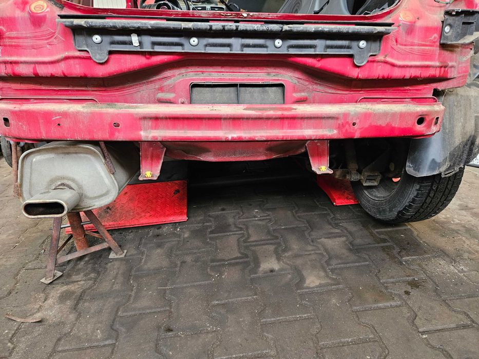 Fiat 500 pas tylny belka wanna