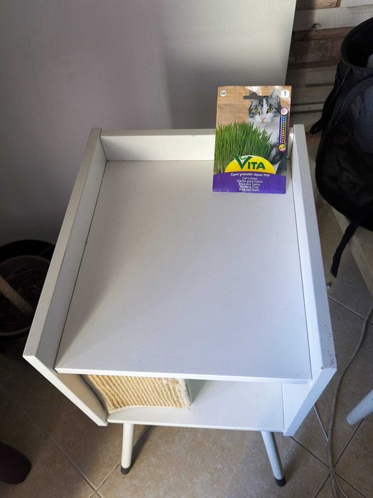 Móvel para Gato IKEA – Mesa com Arranhador