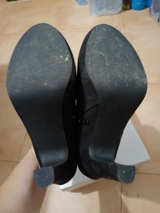 Botins pretos elegantes